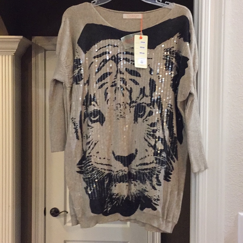 NWT sequined detailed sweater